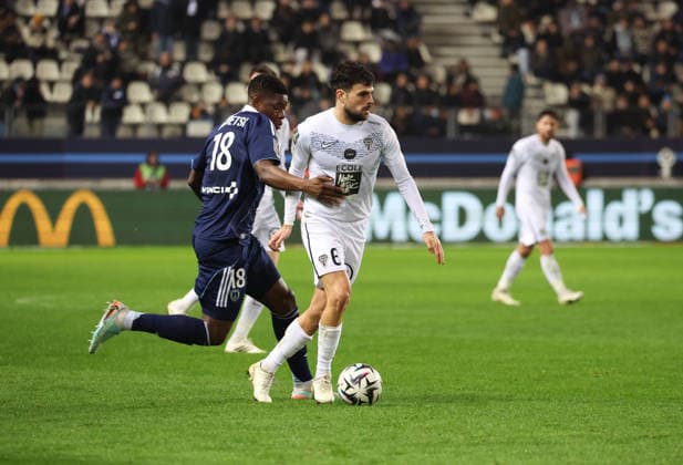 Paris FC - Angers (J19 Ligue 1 McDonald s) 25 janvier 2026 Paris FC - Angers J19 Ligue 1 McDonald s 25 janvier 2026 Marshall Munetsi et Louis Mouton Paris FC - Angers J19 Ligue 1 McDonald s 25 janvier 2026 au stade Jean Bouin o Paris. Paris FC vs. Angers Matchday 19 of Ligue 1 McDonald s January 25, 2026, at Jean Bouin Stadium in Paris.  Copyright: xFabricexChasseryx  Copyright: xIMAGO FabricexChasseryx