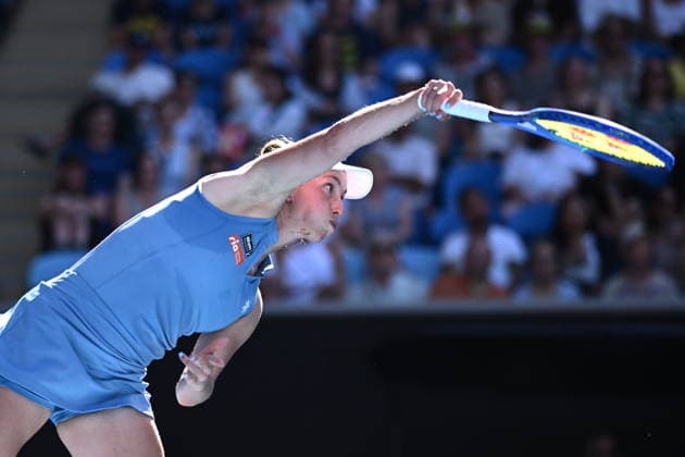 TENNIS AUSTRALIAN OPEN, Elise Mertens of Belgium serves during the Women™s 4th round match against Elena Rybakina of Kazakhstan on day 9 of the 2026 Australian Open tennis tournament at Melbourne Park in Melbourne, Monday, January 26, 2026. ( NO ARCHIVING MELBOURNE VICTORIA AUSTRALIA  Copyright: xJOELxCARRETTx 20260126116002195584