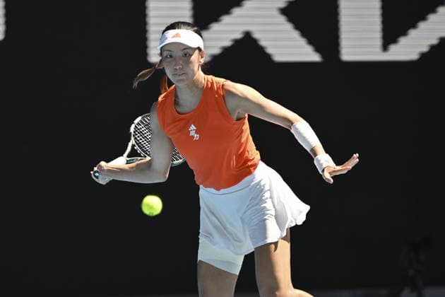 Australian Open 2026 MELBOURNE, AUSTRALIA - JANUARY 26: Xinyu Wang (CHN) in action against Amanda Anisimova (USA) (not seen) during round 4 at the Australian Open grand slam tennis tournament at Melbourne Park in Melbourne, Australia on January 26, 2026 Mark Avellino Anadolu Melbourne Australia. Editorial use only. Please get in touch for any other usage.  Copyright: x2026xAnadoluxMarkxAvellinox