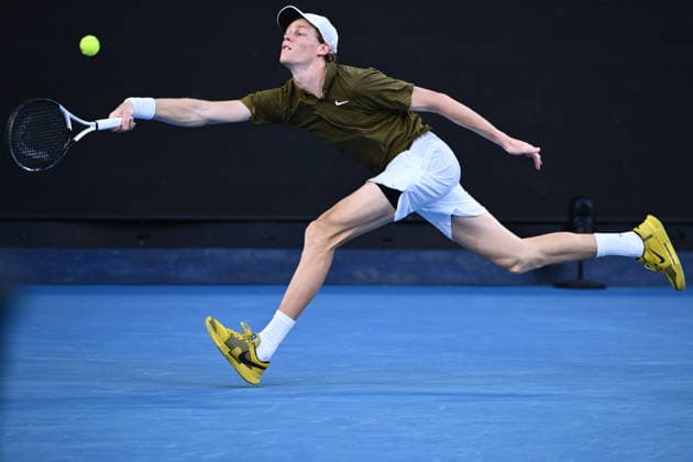 TENNIS AUSTRALIAN OPEN, Jannik Sinner of Italy in action during the Men™s 4th round match against compatriot Luciano Darderi on day 9 of the 2026 Australian Open tennis tournament at Melbourne Park in Melbourne, Monday, January 26, 2026. ( NO ARCHIVING MELBOURNE VICTORIA AUSTRALIA  Copyright: xJOELxCARRETTx 20260126187380177162