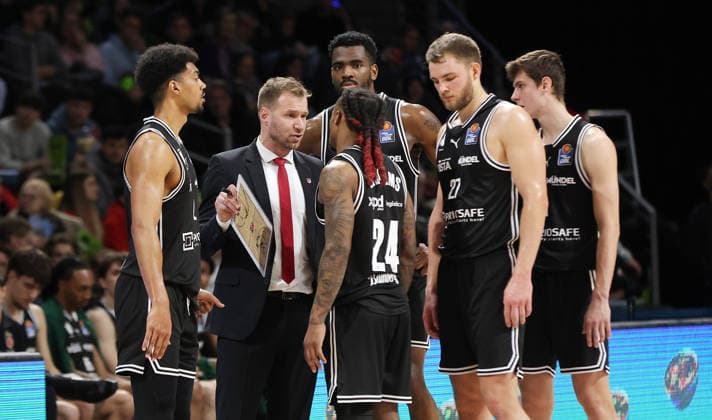 Coach Anton Gavel talks to Cobe Williams, Team Sport Basketball BBL Bundesliga Men 17 Matchday Season 2025 2026 25 01 2026 ALBA Berlin vs BMA365 Bamberg Baskets