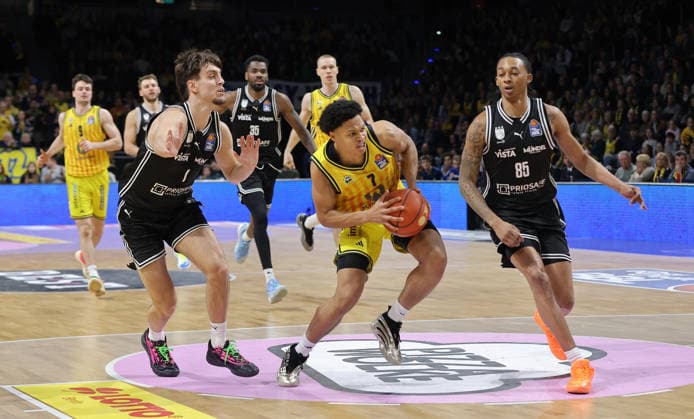 Zachary Ensminger, Jack Kayil on the ball, Austin Crowley duel Game scene Action Sport Basketball BBL Bundesliga Men 17 Matchday Season 2025 2026 25 01 2026 ALBA Berlin vs BMA365 Bamberg Baskets
