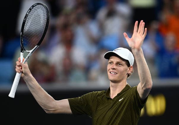 TENNIS AUSTRALIAN OPEN, Jannik Sinner of Italy in celebrates winning the Men™s 4th round match against compatriot Luciano Darderi on day 9 of the 2026 Australian Open tennis tournament at Melbourne Park in Melbourne, Monday, January 26, 2026. ( NO ARCHIVING MELBOURNE VICTORIA AUSTRALIA  Copyright: xJOELxCARRETTx 20260126179870322229