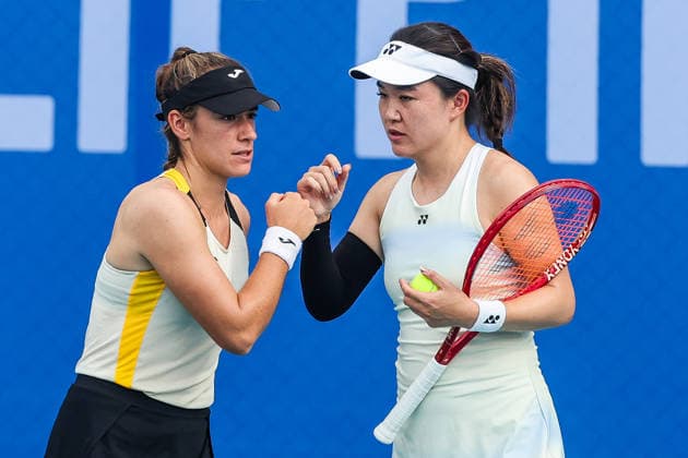 (260126) -- MANILA, Jan. 26, 2026 -- Zhu Lin (R) Solana Sierra celebrate after scoring a point during the women s doubles round of 16 match between Cho I-Hsuan Cho Yi-Tsen of Chinese Taipei and Solana Sierra (Argentina) Zhu Lin (China) at the WTA, Tennis Damen Philippine Women s Open in Manila, the Philippines, Jan. 26, 2026. ) (SP)THE PHILIPPINES-MANILA-TENNIS-WTA PHILIPPINE WOMEN S OPEN-DOUBLES RouellexUmali 