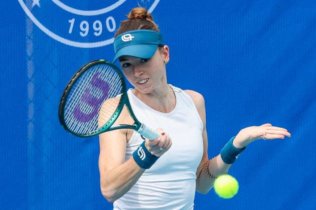 (260126) -- MANILA, Jan. 26, 2026 -- Simona Waltert hits a return during the women s singles round of 32 match between Lanlana Tararudee of Thailand and Simona Waltert of Switzerland at the WTA, Tennis Damen Philippine Women s Open in Manila, the Philippines, Jan. 26, 2026. ) (SP)THE PHILIPPINES-MANILA-TENNIS-WTA PHILIPPINE WOMEN S OPEN-SINGLES RouellexUmali 
