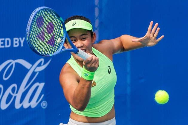 (260126) -- MANILA, Jan. 26, 2026 -- Lanlana Tararudee hits a return during the women s singles round of 32 match between Lanlana Tararudee of Thailand and Simona Waltert of Switzerland at the WTA, Tennis Damen Philippine Women s Open in Manila, the Philippines, Jan. 26, 2026. ) (SP)THE PHILIPPINES-MANILA-TENNIS-WTA PHILIPPINE WOMEN S OPEN-SINGLES RouellexUmali 