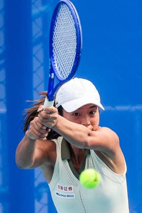 (260126) -- MANILA, Jan. 26, 2026 -- Hontama Mai of Japan hits a return during the women s singles round of 32 match between Hontama Mai of Japan and Elizabeth Abarquez of the Philippines at the WTA, Tennis Damen Philippine Women s Open in Manila, the Philippines, Jan. 26, 2026. ) (SP)THE PHILIPPINES-MANILA-TENNIS-WTA PHILIPPINE WOMEN S OPEN-SINGLES RouellexUmali 