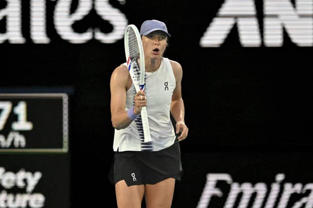 Australian Open 2026 MELBOURNE, AUSTRALIA - JANUARY 26: Iga Swiatek (POL) reaction at match point after winning her match against Maddison Inglis (AUS)(not seen) during round 4 at the Australian Open grand slam tennis tournament at Melbourne Park in Melbourne, Australia on January 26, 2026 Mark Avellino Anadolu Melbourne Australia. Editorial use only. Please get in touch for any other usage.  Copyright: x2026xAnadoluxMarkxAvellinox