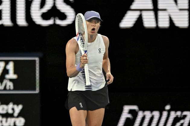 Australian Open 2026 MELBOURNE, AUSTRALIA - JANUARY 26: Iga Swiatek (POL) reaction at match point after winning her match against Maddison Inglis (AUS)(not seen) during round 4 at the Australian Open grand slam tennis tournament at Melbourne Park in Melbourne, Australia on January 26, 2026 Mark Avellino Anadolu Melbourne Australia. Editorial use only. Please get in touch for any other usage.  Copyright: x2026xAnadoluxMarkxAvellinox