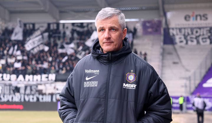 Aue, 24 01 2026, Erzgebirgsstadion, Fußball, 3 Liga, 21 Spieltag FC Erzgebirge Aue vs SSV Ulm , Im Bild Trainer Jens Härtel Haertel, Erzgebirge Aue , Nur für journalistische Zwecke Only for editorial use , DFB DFL regulations prohibit any use of photographs as image sequences and or quasi video , Picture Point