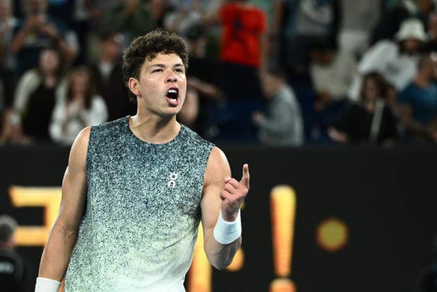 TENNIS AUSTRALIAN OPEN, Ben Shelton of USA reacts after winning the Men™s 4th round match against Casper Ruud of Norway on day 9 of the 2026 Australian Open tennis tournament at Melbourne Park in Melbourne, Monday, January 26, 2026. ( NO ARCHIVING MELBOURNE VICTORIA AUSTRALIA  Copyright: xJOELxCARRETTx 20260126131722573995