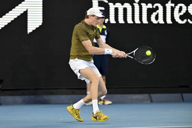 Australian Open 2026 MELBOURNE, AUSTRALIA - JANUARY 26: Jannik Sinner (ITA) in action against Luciano Darderi (ITA) (not seen) during round 4 at the Australian Open grand slam tennis tournament at Melbourne Park in Melbourne, Australia on January 26, 2026 Mark Avellino Anadolu Melbourne Australia. Editorial use only. Please get in touch for any other usage.  Copyright: x2026xAnadoluxMarkxAvellinox