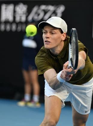 (260126) -- MELBOURNE, Jan. 26, 2026 -- Jannik Sinner hits a return during the men s singles 4th round match between Luciano Darderi of Italy and Jannik Sinner of Italy at the Australian Open tennis tournament in Melbourne, Australia, Jan. 26, 2026. (Photo by Xinhua) (SP)AUSTRALIA-MELBOURNE-TENNIS-AUSTRALIAN OPEN-MEN S SINGLES WangxShen 