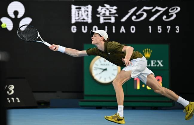 (260126) -- MELBOURNE, Jan. 26, 2026 -- Jannik Sinner hits a return during the men s singles 4th round match between Luciano Darderi of Italy and Jannik Sinner of Italy at the Australian Open tennis tournament in Melbourne, Australia, Jan. 26, 2026. (Photo by Xinhua) (SP)AUSTRALIA-MELBOURNE-TENNIS-AUSTRALIAN OPEN-MEN S SINGLES WangxShen 