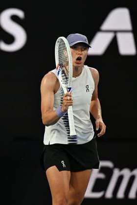 (260126) -- MELBOURNE, Jan. 26, 2026 -- Iga Swiatek reacts during the women s singles 4th round match between Maddison Inglis of Australia and Iga Swiatek of Poland at the Australian Open tennis tournament in Melbourne, Australia, Jan. 26, 2026. (Photo by Xinhua) (SP)AUSTRALIA-MELBOURNE-TENNIS-AUSTRALIAN OPEN-WOMEN S SINGLES WangxShen 