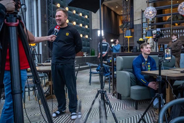 MALMÖ, SWEDEN 2026 01 24 National team captain Michael Apelgren and Jonathan Carlsbogard right are interviewed at Monday s press conference with the Swedish national handball team at the Scandic Triangeln player hotel in Malmö after the loss in the intermediate round against Iceland MALMÖ SWEDEN x50090x  Copyright: xJohanxNilssonx xTTx SWEDEN PRESS MEETING HANDBALL EUROPEAN CHAMPIONSHIP MALMÖ