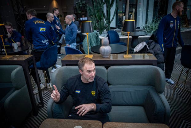 MALMÖ, SWEDEN 2026 01 24 National team captain Michael Apelgren is interviewed at Monday s press conference with the Swedish national handball team at the Scandic Triangeln player hotel in Malmö after the loss in the intermediate round against Iceland MALMÖ SWEDEN x50090x  Copyright: xJohanxNilssonx xTTx SWEDEN PRESS MEETING HANDBALL EUROPEAN CHAMPIONSHIP MALMÖ
