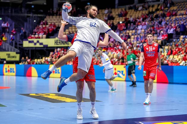 26 01 2026, Handball, Men s EHF EURO 2026, Norway Portugal, Jyske Bank Boxen in Herning, Denmark, Main Round Luis Diogo Sousa Frade Portugal 82 throws the ball on goal Denmark