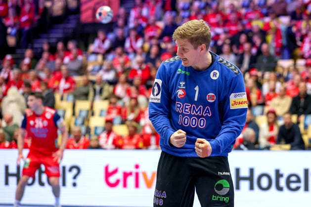 26 01 2026, Handball, Men s EHF EURO 2026, Norway Portugal, Jyske Bank Boxen in Herning, Denmark, Main Round Robin Paulsen Haug Norway 01 cheering Denmark