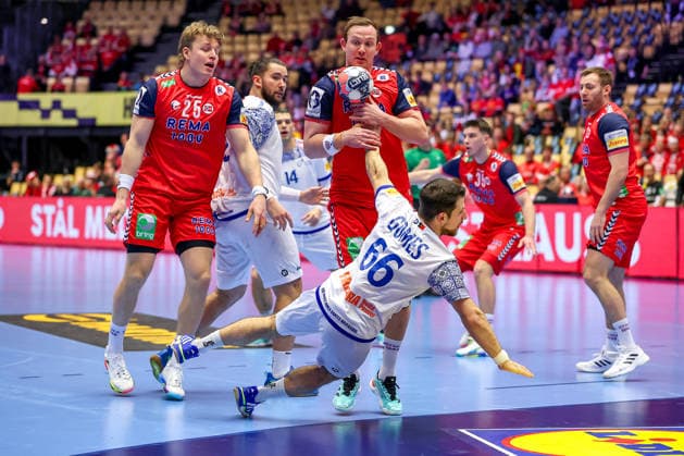 26 01 2026, Handball, Men s EHF EURO 2026, Norway Portugal, Jyske Bank Boxing in Herning, Denmark, Main Round Joao Pedro Vinhas Silva Gomes Portugal 66 in a duel against Martin Hernes Hovde Norway 25 Sander Sagosen Norway 05 Denmark