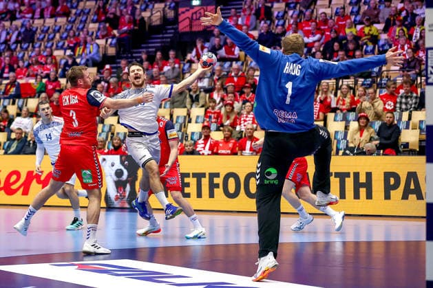 26 01 2026, Handball, Men s EHF EURO 2026, Norway Portugal, Jyske Bank Boxen in Herning, Denmark, Main Round Joao Pedro Vinhas Silva Gomes Portugal 66 throws the ball past Vetle Eck Aga Norway 03 on the goal of Robin Paulsen Haug Norway 01 Denmark