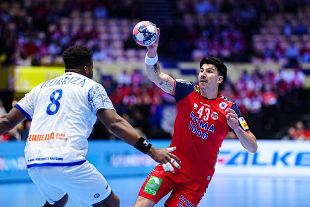 Victor Iturizza Portugal, 08 , Simen Lyse Norway, 43 DEN, Portugal vs Norway, Handball, EHF European Championship 2026, Main Round, Matchday 3, 26 01 2026 DEN, Portugal vs Norway, Handball, EHF European Championship 2026, Main Round, Matchday 3, 26 01 2026 Herning Copyright: xEibner-Pressefoto MarcelxvonxFehrnx EP_MFN