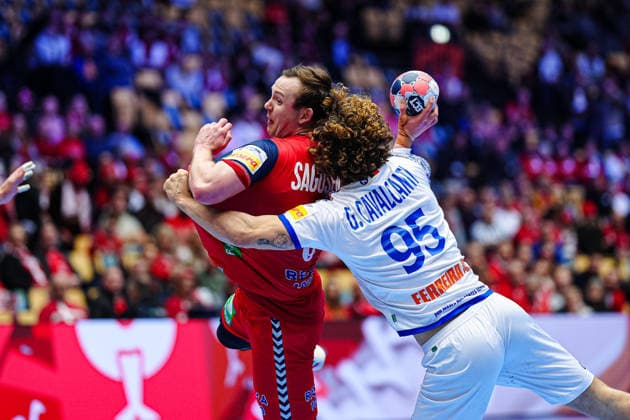 Sander Sagosen Norway, 05 , Gabriel Cavalcanti Portugal, 95 DEN, Portugal vs Norway, Handball, EHF European Championship 2026, Main Round, Matchday 3, 26 01 2026 DEN, Portugal vs Norway, Handball, EHF European Championship 2026, Main Round, Matchday 3, 26 01 2026 Herning Copyright: xEibner-Pressefoto MarcelxvonxFehrnx EP_MFN