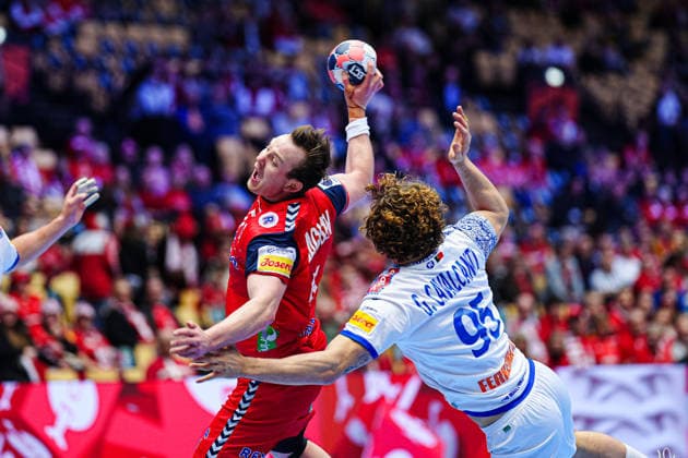 Sander Sagosen Norway, 05 , Gabriel Cavalcanti Portugal, 95 DEN, Portugal vs Norway, Handball, EHF European Championship 2026, Main Round, Matchday 3, 26 01 2026 DEN, Portugal vs Norway, Handball, EHF European Championship 2026, Main Round, Matchday 3, 26 01 2026 Herning Copyright: xEibner-Pressefoto MarcelxvonxFehrnx EP_MFN