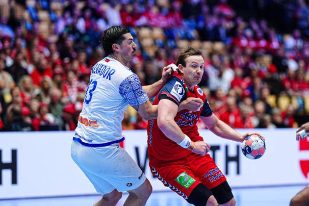 Salvador Salvador Portugal, 13 , Sander Sagosen Norway, 05 DEN, Portugal vs Norway, Handball, EHF European Championship 2026, Main Round, Matchday 3, 26 01 2026 DEN, Portugal vs Norway, Handball, EHF European Championship 2026, Main Round, Matchday 3, 26 01 2026 Herning Copyright: xEibner-Pressefoto MarcelxvonxFehrnx EP_MFN