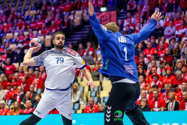 26 01 2026, Handball, Men s EHF EURO 2026, Norway Portugal, Jyske Bank Boxen in Herning, Denmark, Main Round Martim Mota Costa Portugal 79 throws on the goal of Robin Paulsen Haug Norway 01 Denmark