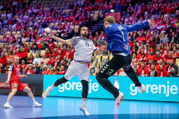 26 01 2026, Handball, Men s EHF EURO 2026, Norway Portugal, Jyske Bank Boxen in Herning, Denmark, Main Round Martim Mota Costa Portugal 79 throws on the goal of Robin Paulsen Haug Norway 01 Denmark