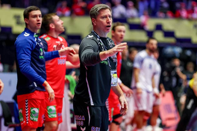 26 01 2026, Handball, Men s EHF EURO 2026, Norway Portugal, Jyske Bank Boxen in Herning, Denmark, Main Round Headcoach Jonas Liberg Wille Norway hc gesticulating on the sidelines Denmark