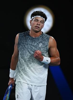 (260126) -- MELBOURNE, Jan. 26, 2026 -- Ben Shelton reacts during the men s singles 4th round match between Ben Shelton of the United States and Casper Ruud of Norway at the Australian Open tennis tournament in Melbourne, Australia, Jan. 26, 2026. (Photo by Xinhua) (SP)AUSTRALIA-MELBOURNE-TENNIS-AUSTRALIAN OPEN-MEN S SINGLES WangxShen 