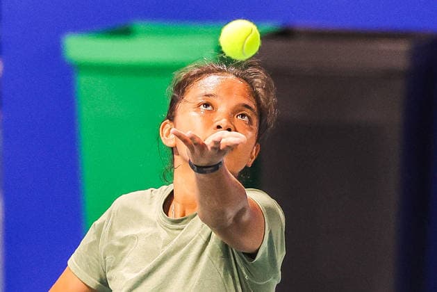 (260126) -- MANILA, Jan. 26, 2026 -- Tennielle Madis of the Philippines competes during the women s singles round of 32 match between Mananchaya Sawangkaew of Thailand and Tennielle Madis of the Philippines at the WTA, Tennis Damen Philippine Women s Open in Manila, the Philippines, Jan. 26, 2026. ) (SP)PHILIPPINES-MANILA-TENNIS-WTA PHILIPPINE WOMEN S OPEN-SINGLES ROUELLExUMALI 