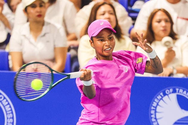 (260126) -- MANILA, Jan. 26, 2026 -- Mananchaya Sawangkaew of Thailand competes during the women s singles round of 32 match between Mananchaya Sawangkaew of Thailand and Tennielle Madis of the Philippines at the WTA, Tennis Damen Philippine Women s Open in Manila, the Philippines, Jan. 26, 2026. ) (SP)PHILIPPINES-MANILA-TENNIS-WTA PHILIPPINE WOMEN S OPEN-SINGLES ROUELLExUMALI 