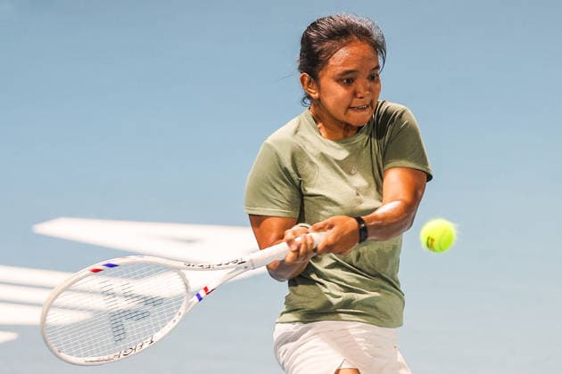 (260126) -- MANILA, Jan. 26, 2026 -- Tennielle Madis of the Philippines competes during the women s singles round of 32 match between Mananchaya Sawangkaew of Thailand and Tennielle Madis of the Philippines at the WTA, Tennis Damen Philippine Women s Open in Manila, the Philippines, Jan. 26, 2026. ) (SP)PHILIPPINES-MANILA-TENNIS-WTA PHILIPPINE WOMEN S OPEN-SINGLES ROUELLExUMALI 