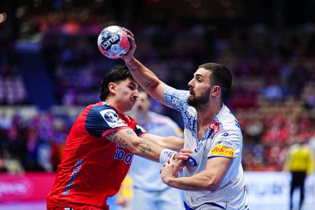 Simen Lyse Norway, 43 , Martim Costa Portugal, 79 DEN, Portugal vs Norway, Handball, EHF European Championship 2026, Main Round, Matchday 3, 26 01 2026 DEN, Portugal vs Norway, Handball, EHF European Championship 2026, Main Round, Matchday 3, 26 01 2026 Herning Copyright: xEibner-Pressefoto MarcelxvonxFehrnx EP_MFN