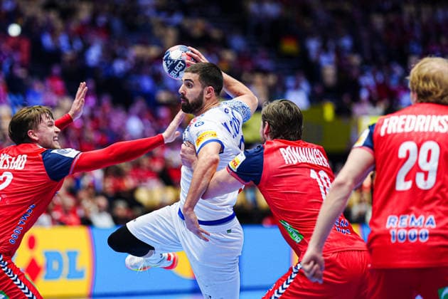 Martim Costa Portugal, 79 , Vetle Roenningen Norway, 10 DEN, Portugal vs Norway, Handball, EHF European Championship 2026, Main Round, Matchday 3, 26 01 2026 DEN, Portugal vs Norway, Handball, EHF European Championship 2026, Main Round, Matchday 3, 26 01 2026 Herning Copyright: xEibner-Pressefoto MarcelxvonxFehrnx EP_MFN