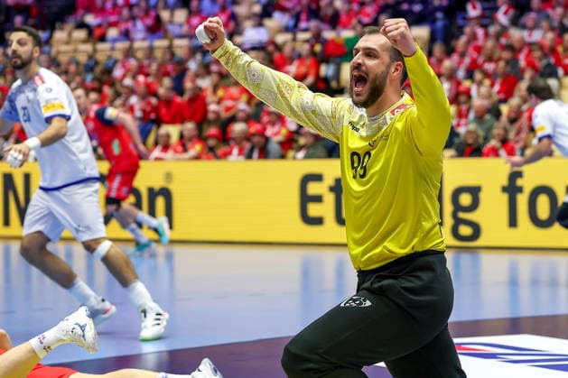 26 01 2026, Handball, Men s EHF EURO 2026, Norway Portugal, Jyske Bank Boxen in Herning, Denmark, Main Round Diogo Pires Andrade Heliodoro Valerio Portugal 99 cheering after the parade Denmark