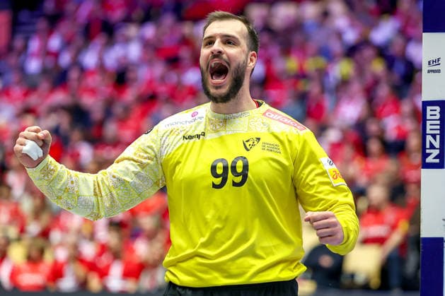 26 01 2026, Handball, Men s EHF EURO 2026, Norway Portugal, Jyske Bank Boxen in Herning, Denmark, Main Round Diogo Pires Andrade Heliodoro Valerio Portugal 99 cheering after the parade Denmark