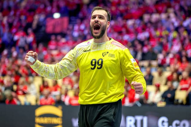 26 01 2026, Handball, Men s EHF EURO 2026, Norway Portugal, Jyske Bank Boxen in Herning, Denmark, Main Round Diogo Pires Andrade Heliodoro Valerio Portugal 99 cheering after the parade Denmark