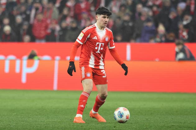 38 Felipe Chavez FCB single image, cropping, on the ball, portrait, portrait, soccer 1 BL FC Bayern Munich VfL Wolfsburg 24 01 2026 Allianz Arena PHOTO Mladen Lackovic LakoPress