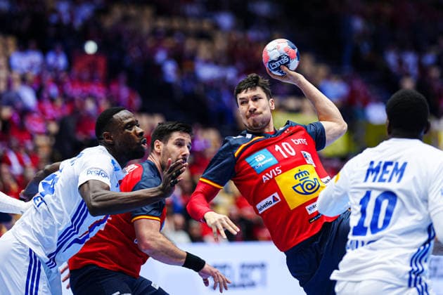 Throw Goal Alex Dujshebaev Spain, 10 DEN, Spain vs France, Handball, EHF European Championship 2026, Main Round, Matchday 3, 26 01 2026 DEN, Spain vs France, Handball, EHF European Championship 2026, Main Round, Matchday 3, 26 01 2026 Herning Copyright: xEibner-Pressefoto MarcelxvonxFehrnx EP_MFN