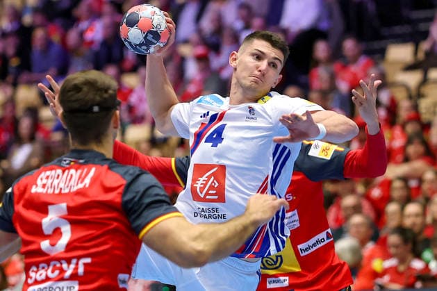 26 01 2026, Handball, Men s EHF EURO 2026, France Spain, Jyske Bank Boxen in Herning, Denmark, Main Round Aymeric Minne France 04 throws the ball at the goal Denmark