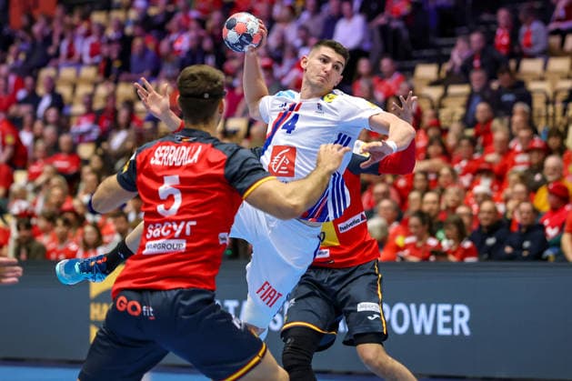 26 01 2026, Handball, Men s EHF EURO 2026, France Spain, Jyske Bank Boxen in Herning, Denmark, Main Round Aymeric Minne France 04 throws the ball at the goal Denmark