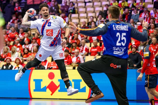 26 01 2026, Handball, Men s EHF EURO 2026, France Spain, Jyske Bank Boxing in Herning, Denmark, Main Round Elohim Prandi France 08 throws the ball at the goal Sergey Hernandez Ferrer Espania 25 Denmark