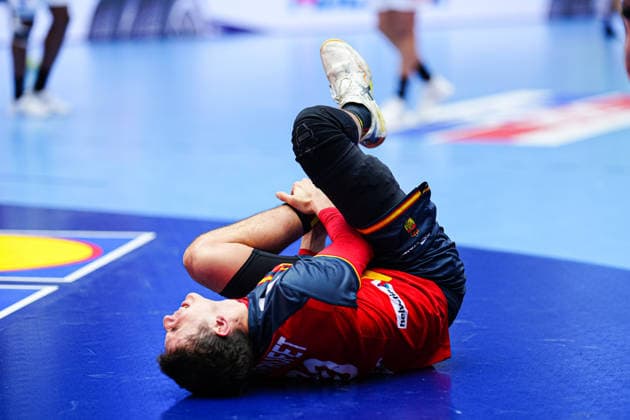 Injury Ian Barrufet Spain, 80 DEN, Spain vs France, Handball, EHF European Championship 2026, Main Round, Matchday 3, 26 01 2026 DEN, Spain vs France, Handball, EHF European Championship 2026, Main Round, Matchday 3, 26 01 2026 Herning Copyright: xEibner-Pressefoto MarcelxvonxFehrnx EP_MFN