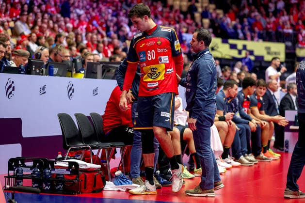 26 01 2026, Handball, Men s EHF EURO 2026, France Spain, Jyske Bank Boxing in Herning, Denmark, Main Round Ian Barrufet Torrebejano Espania 80 with pain Denmark