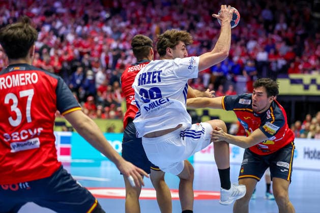 26 01 2026, Handball, Men s EHF EURO 2026, France Spain, Jyske Bank Boxing in Herning, Denmark, Main Round Thibaud Briet France 39 in a duel against Gauthier Ivah France 24 Denmark