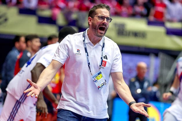 26 01 2026, Handball, Men s EHF EURO 2026, France Spain, Jyske Bank Boxing in Herning, Denmark, Main Round Headcoach Guillaume Gille France hc gesticulating on the sidelines Denmark